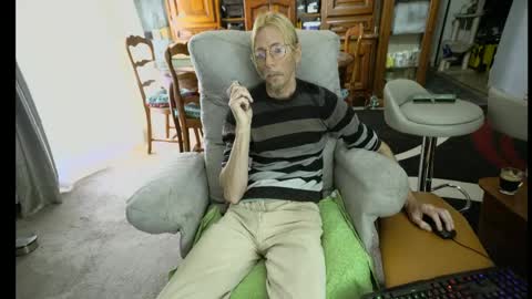 Snapshot of 00jeff31 chatting on 05.10.26 jeff online show from 05.10.26
