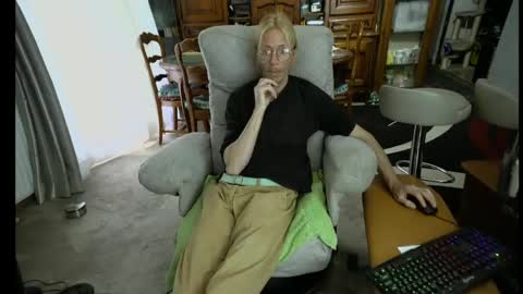 Snapshot of 00jeff31 chatting on 05.14.26 jeff online show from 05.14.26