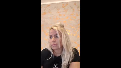 Snapshot of 00yourmilf chatting on 03.19.26 Alma online show from 03.19.26