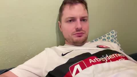 Snapshot of 095mike chatting on 11.29.25 095mike online show from 11.29.25