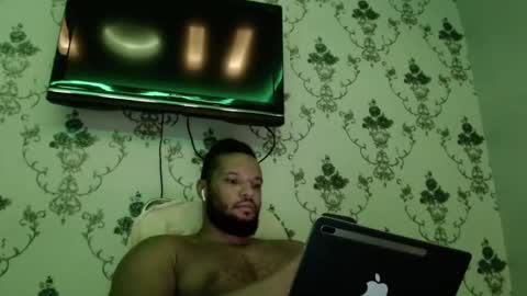 Snapshot of 0_kingsley chatting on 01.08.25 Kingsley online show from 01.08.25