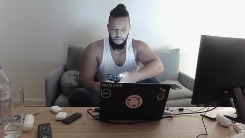 Snapshot of 0_kingsley chatting on 10.20.25 Kingsley online show from 10.20.25