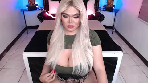 Snapshot of 10incheskinkynastytrans chatting on 12.10.24 Sasha Banks online show from 12.10.24
