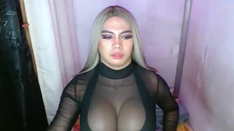 Snapshot of 11inchsinglecious chatting on 02.13.25 HUGECOCK online show from 02.13.25