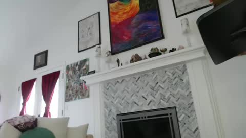 Aurora Willows online show from 02.12.25