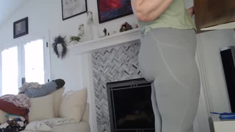 Aurora Willows online show from 10.02.25