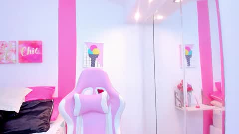 Scarlette  online show from 02.05.25