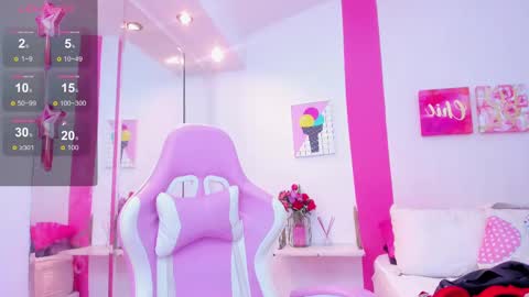 Scarlette  online show from 02.25.25