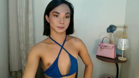 Snapshot of 18_nicole chatting on 11.14.25 barbie online show from 11.14.25