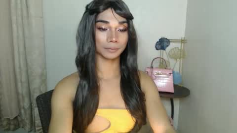 Snapshot of 18_nicole chatting on 11.24.25 barbie online show from 11.24.25