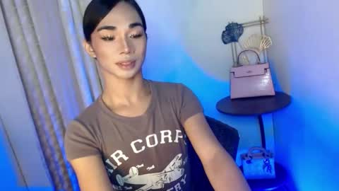 Snapshot of 18_nicole chatting on 12.16.25 barbie online show from 12.16.25