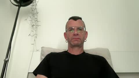 Snapshot of 1_hot_minute chatting on 06.21.26 J online show from 06.21.26