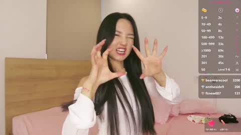 Snapshot of 1_love_8 chatting on 12.31.24 Rose Nude only In Prvt online show from 12.31.24