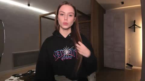 Lily 3 online show from 11.14.25