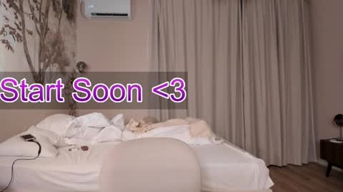 Lily 3 online show from 11.22.25