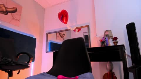               online show from 03.08.25