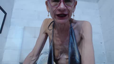 Miss Monserrate online show from 01.05.25