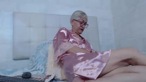 Miss Monserrate online show from 01.09.25