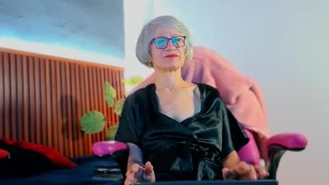 Miss Monserrate online show from 02.04.26