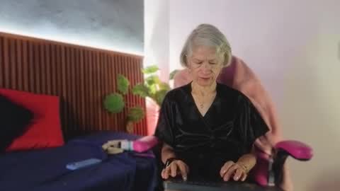 Miss Monserrate online show from 02.07.26