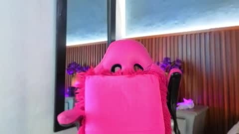 Miss Monserrate online show from 03.05.26