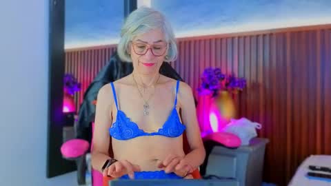 Miss Monserrate online show from 04.10.26