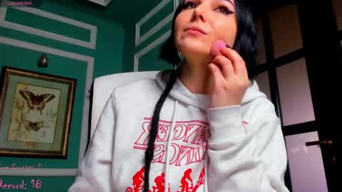 Moona  online show from 02.15.25