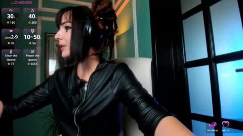 Moona  online show from 10.11.25