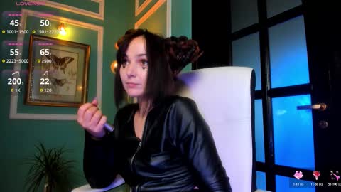 Moona  online show from 10.30.25