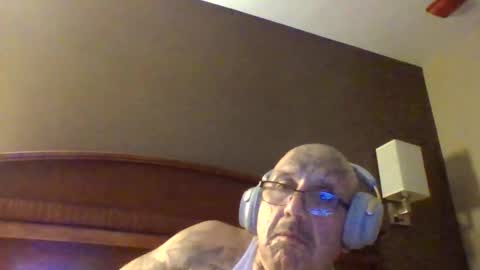 TheShyOne18 online show from 04.21.26