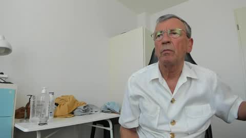 Snapshot of 200gentleman chatting on 04.23.26 Henk online show from 04.23.26
