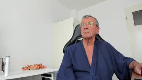 Snapshot of 200gentleman chatting on 05.03.26 Henk online show from 05.03.26