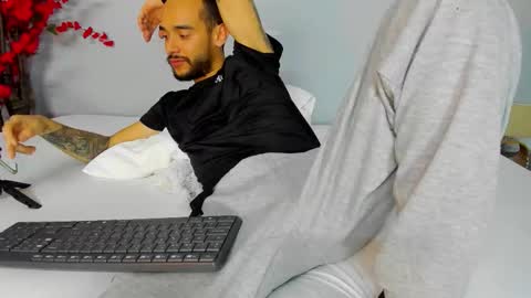 2_fire online show from 11.08.25