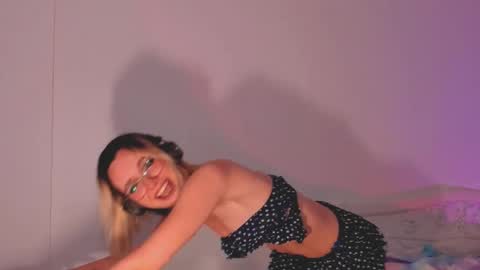 Snapshot of 2b_ chatting on 02.23.25 Sasha weekend from 14 to 27 November online show from 02.23.25