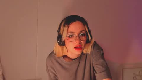 Snapshot of 2b_ chatting on 02.24.25 Sasha weekend from 14 to 27 November online show from 02.24.25