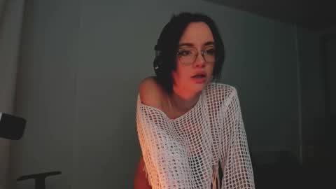 Snapshot of 2b_ chatting on 10.25.25 Sasha weekend from 14 to 27 November online show from 10.25.25