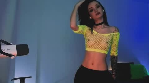 Snapshot of 2b_ chatting on 04.27.26 Sasha weekend from 14 to 27 November online show from 04.27.26