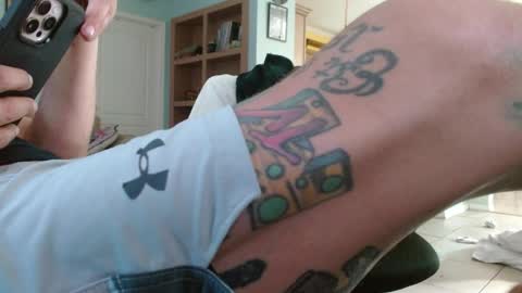 Snapshot of 2dirtyhillbillies chatting on 04.27.26 ThrillBilly online show from 04.27.26