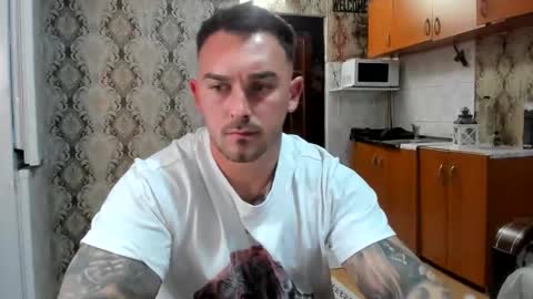 Snapshot of 2sexymuscles chatting on 11.01.25 2sexymuscles online show from 11.01.25