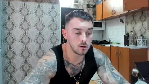 Snapshot of 2sexymuscles chatting on 11.08.25 2sexymuscles online show from 11.08.25