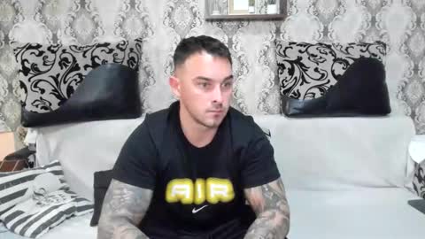 Snapshot of 2sexymuscles chatting on 11.13.25 2sexymuscles online show from 11.13.25