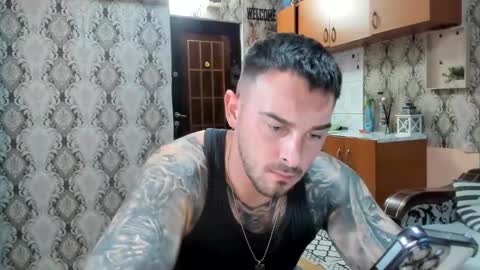 Snapshot of 2sexymuscles chatting on 11.18.25 2sexymuscles online show from 11.18.25