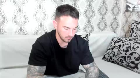 Snapshot of 2sexymuscles chatting on 04.21.26 2sexymuscles online show from 04.21.26