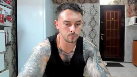Snapshot of 2sexymuscles chatting on 06.10.26 2sexymuscles online show from 06.10.26