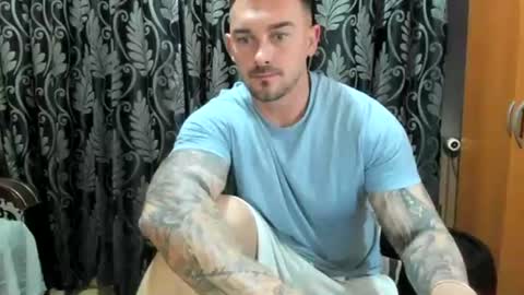 Snapshot of 2sexymuscles chatting on 06.23.26 2sexymuscles online show from 06.23.26