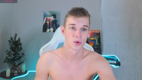 Snapshot of 4ever_dude chatting on 01.28.25 Andrew online show from 01.28.25