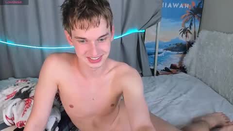 Snapshot of 4ever_dude chatting on 10.18.25 Andrew online show from 10.18.25