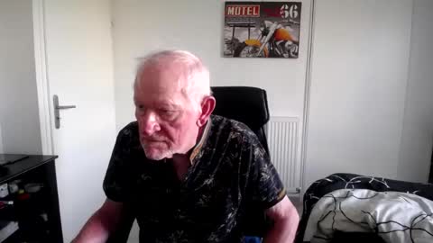 Snapshot of 73yves chatting on 06.18.26 73yves online show from 06.18.26
