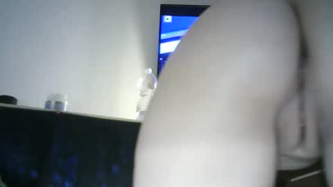 Snapshot of 77lilu chatting on 04.21.26 Lilu online show from 04.21.26