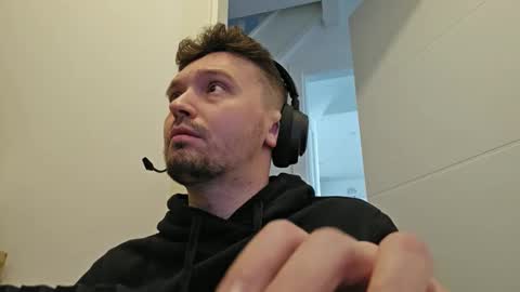 Snapshot of 8inchdude93 chatting on 09.16.25 8inchdude93 online show from 09.16.25